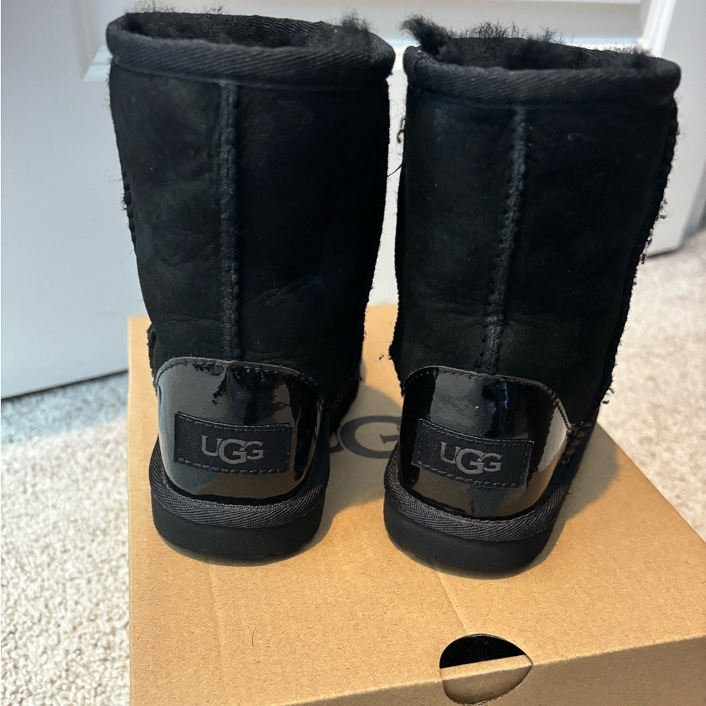 UGG Classic II Toddler Boots - Picture 4 of 12